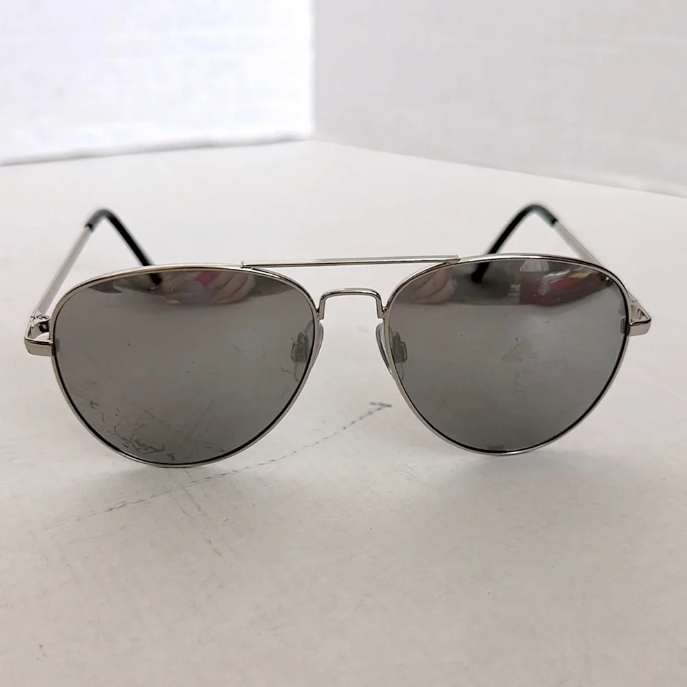 Foster Grant Dolly Silver Aviator Sunnies EUC